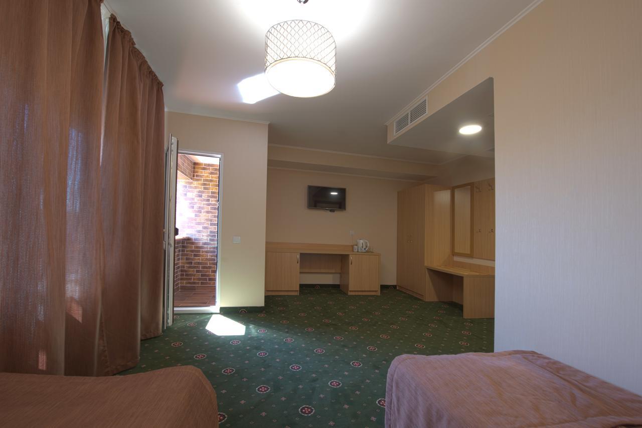 Advenus Hotel Lviv Exterior photo